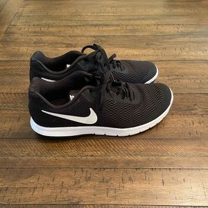 Women’s Nike Sneakers Black